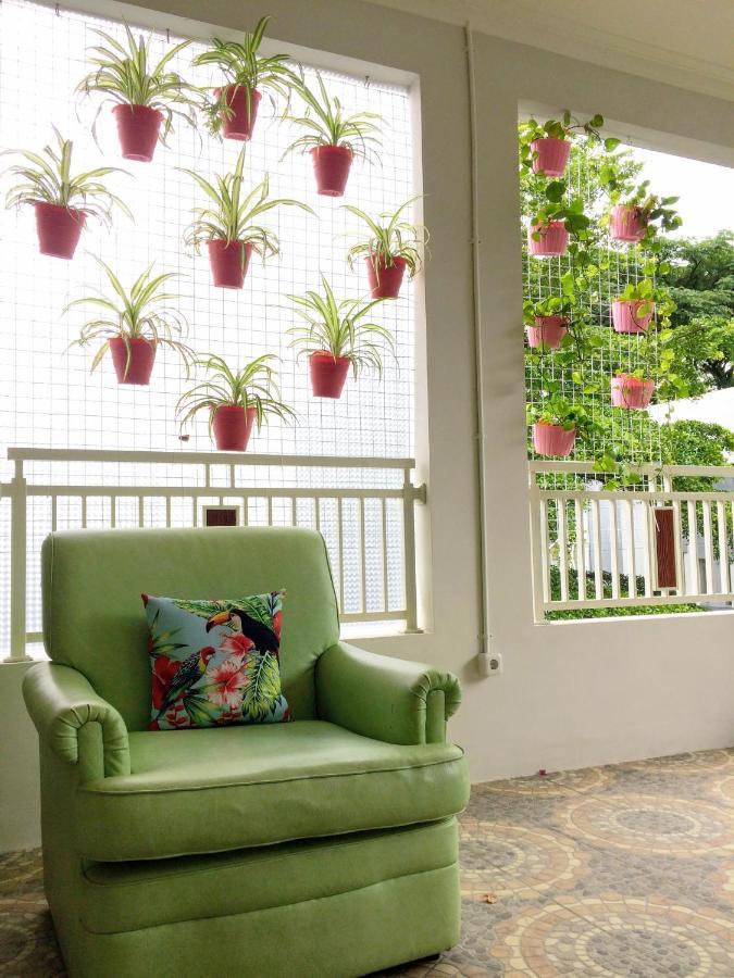 Inni Homestay Malang Buitenkant foto