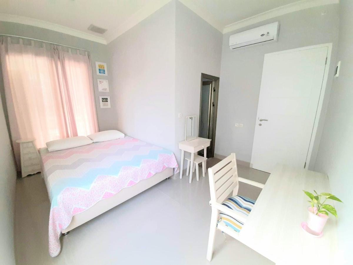 Inni Homestay Malang Buitenkant foto