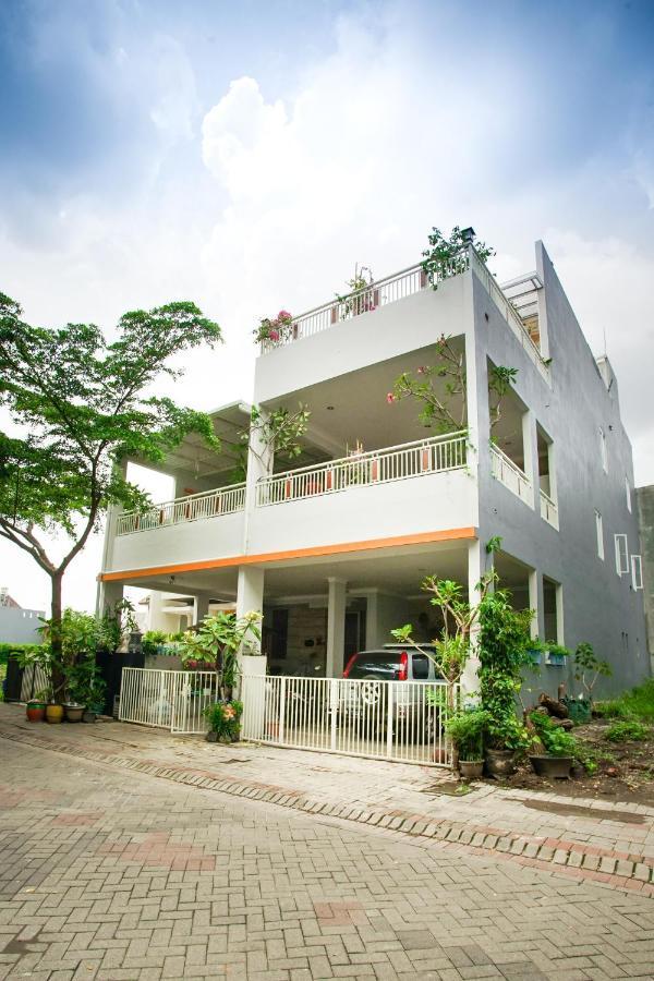 Inni Homestay Malang Buitenkant foto