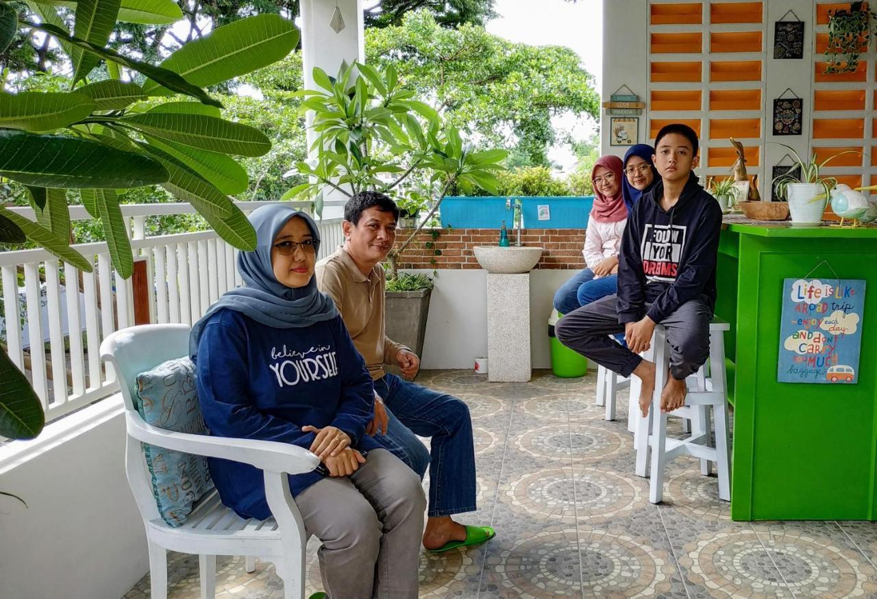 Inni Homestay Malang Buitenkant foto