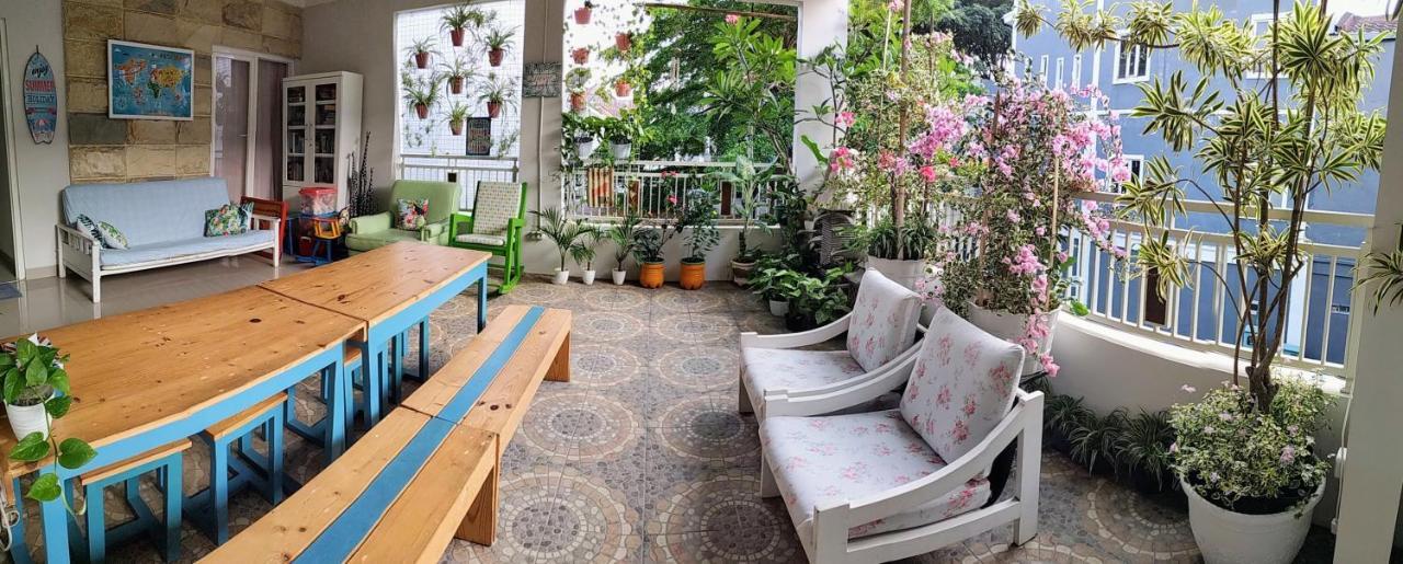 Inni Homestay Malang Buitenkant foto