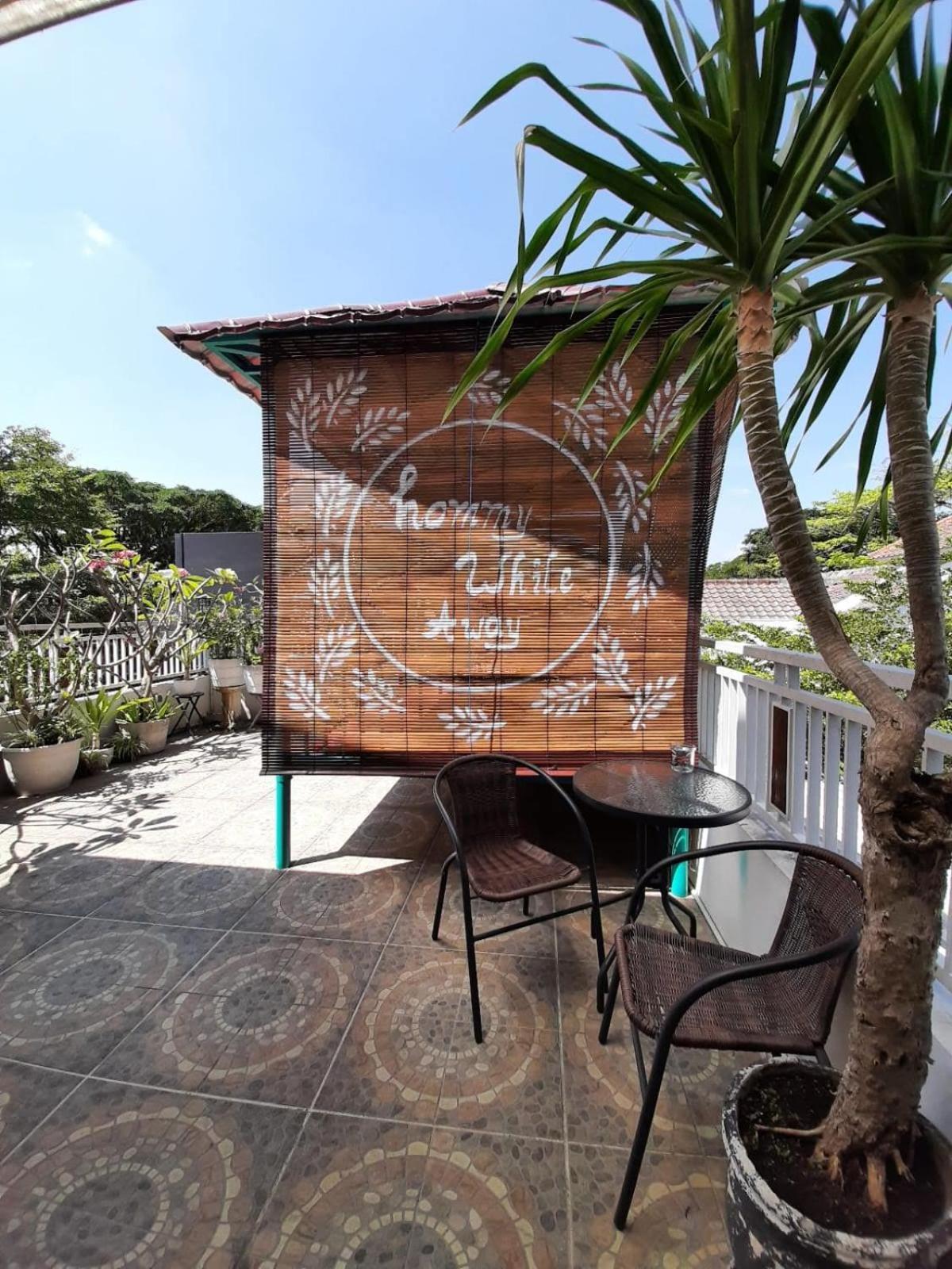 Inni Homestay Malang Buitenkant foto
