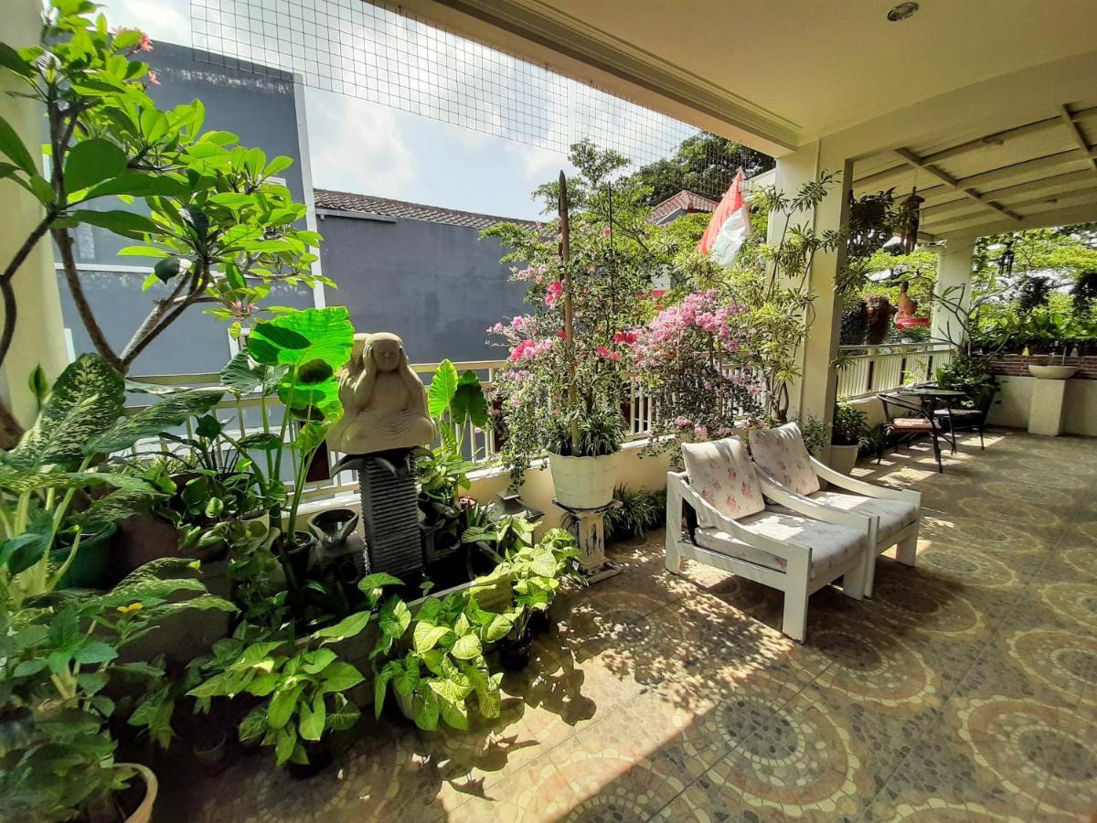 Inni Homestay Malang Buitenkant foto