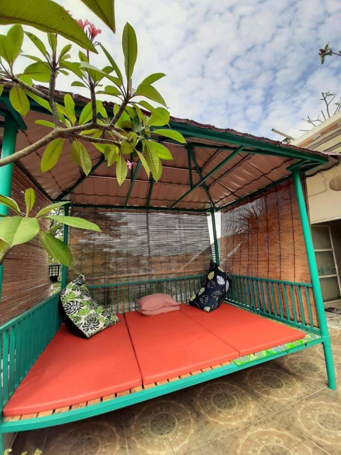 Inni Homestay Malang Buitenkant foto