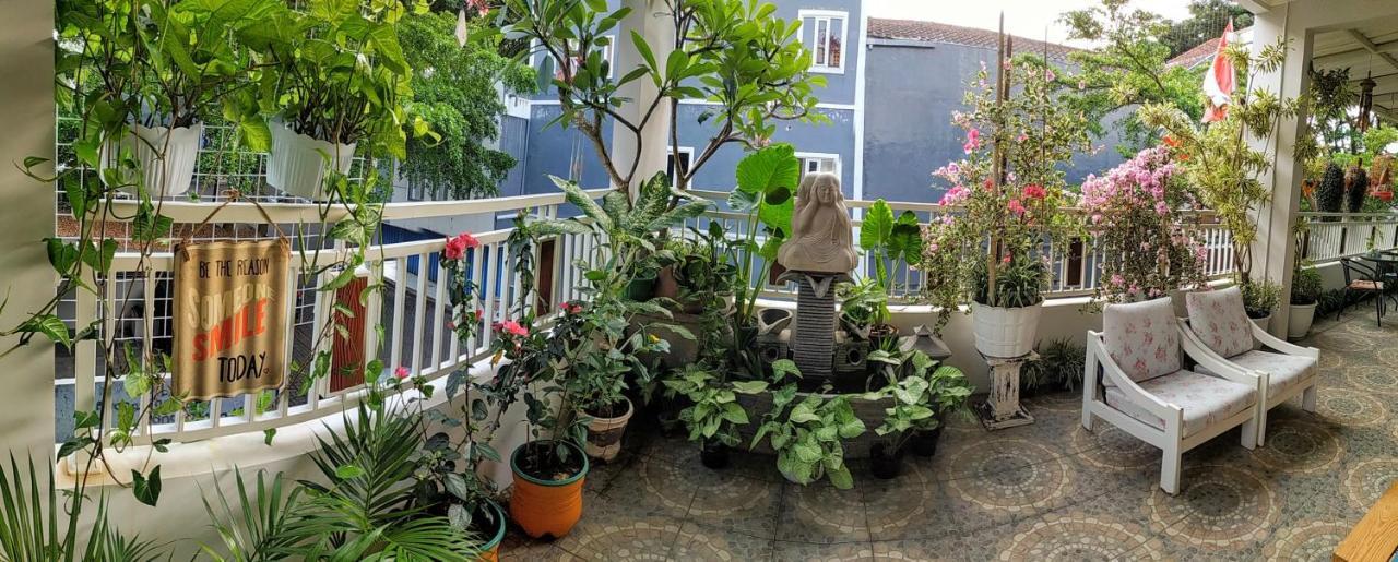 Inni Homestay Malang Buitenkant foto