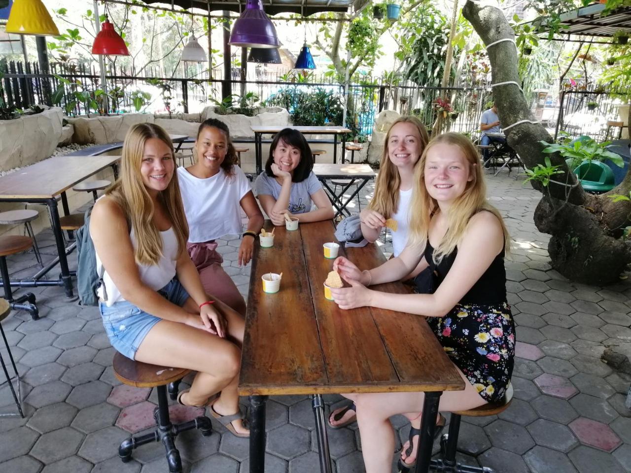 Inni Homestay Malang Buitenkant foto