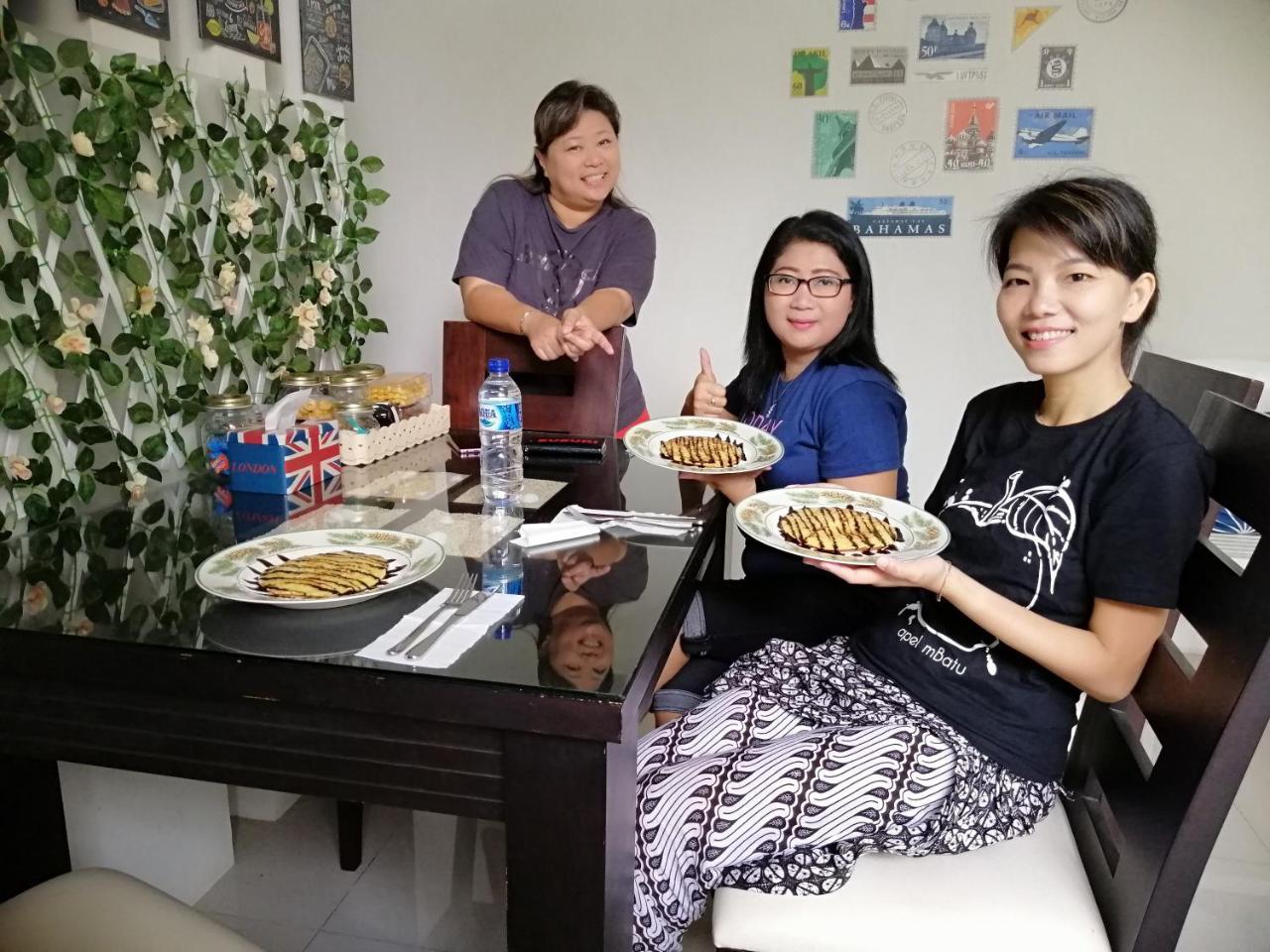 Inni Homestay Malang Buitenkant foto
