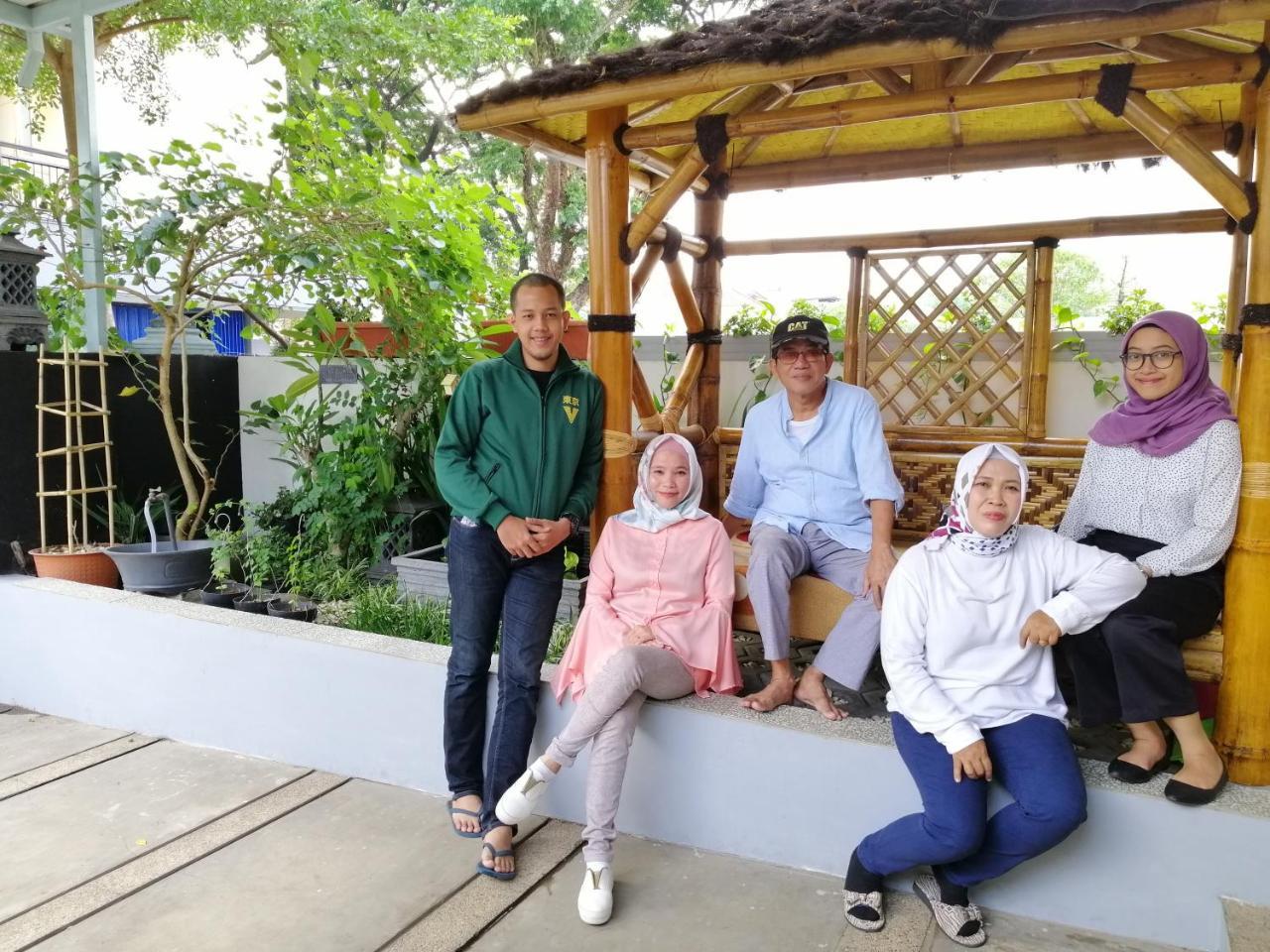 Inni Homestay Malang Buitenkant foto