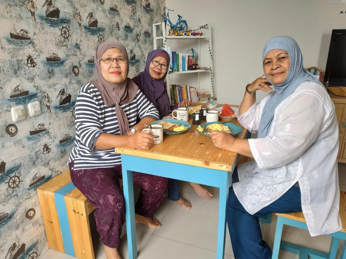 Inni Homestay Malang Buitenkant foto